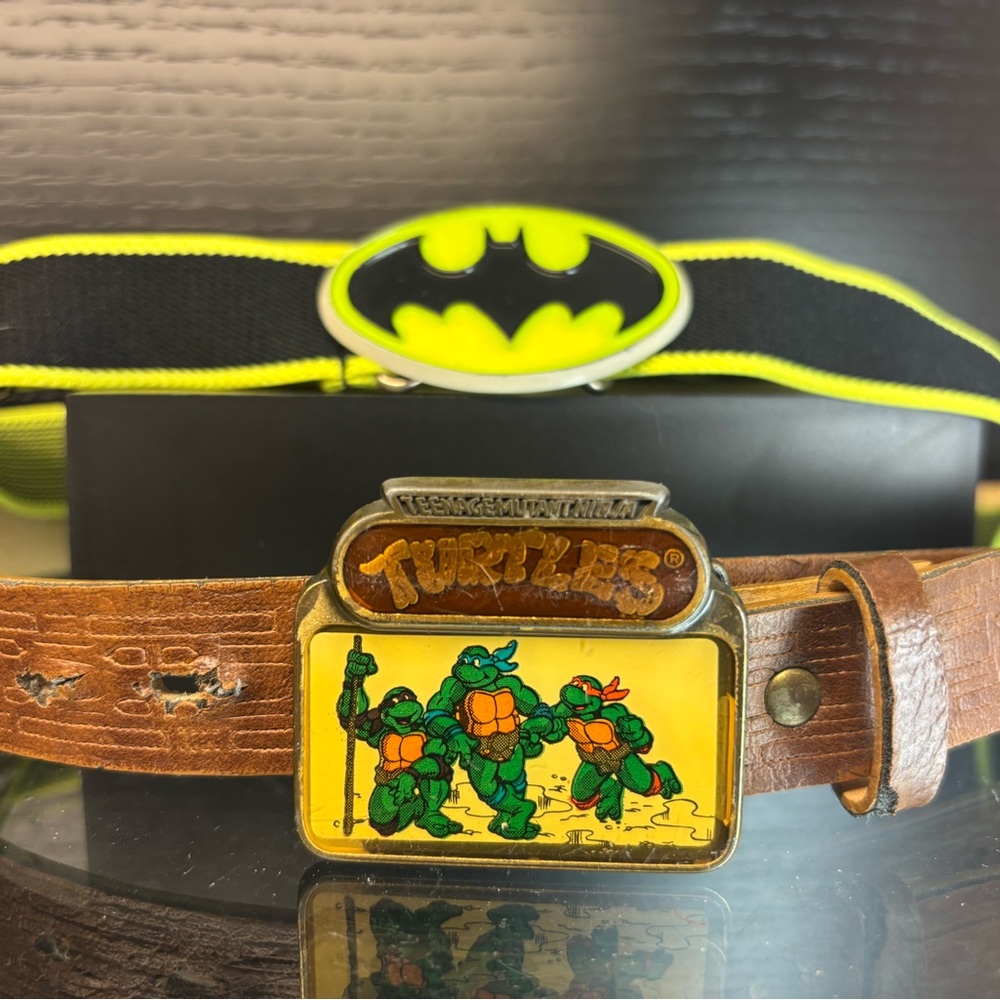 Vintage 1982 Batman belt buckle & 1988 Teenage Mutant Ninja Turtles belt buckle